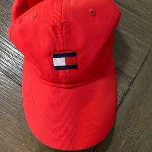 Tommy Hilfiger hat